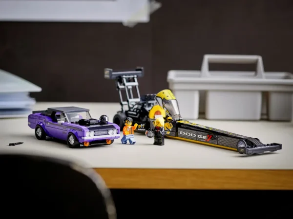 Mopar Dodge//SRT Top Fuel Dragster e 1970 Dodge Challenger T/A - immagine 12